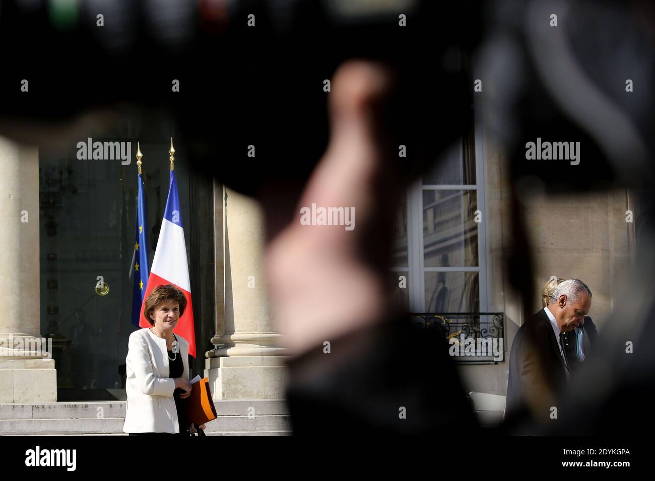 Il Ministro francese per anziani e disabili Michele Delaunay e il Ministro per i territori d'oltremare Victorin Lurel lasciano il Palazzo Elysee dopo la riunione settimanale del gabinetto, a Parigi, in Francia, il 22 maggio 2013. Foto di Stephane Lemouton/ABACAPRESS.COM Foto Stock