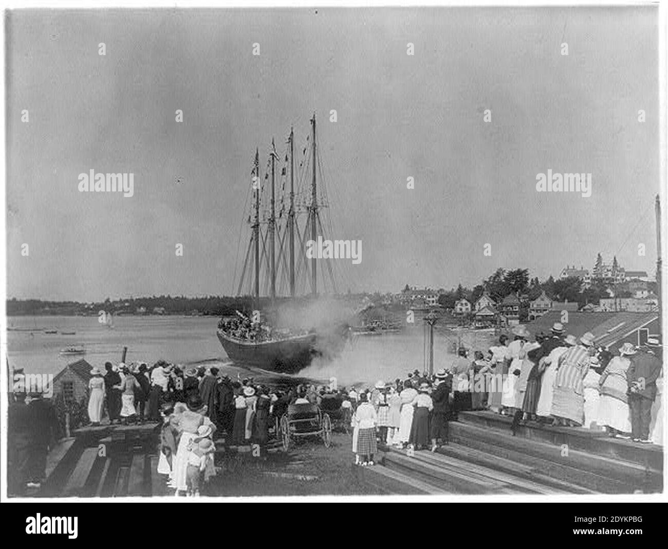 Lancio di una nave 4 goletta albero James E. Newson Boothbay Harbour Maine Foto Stock