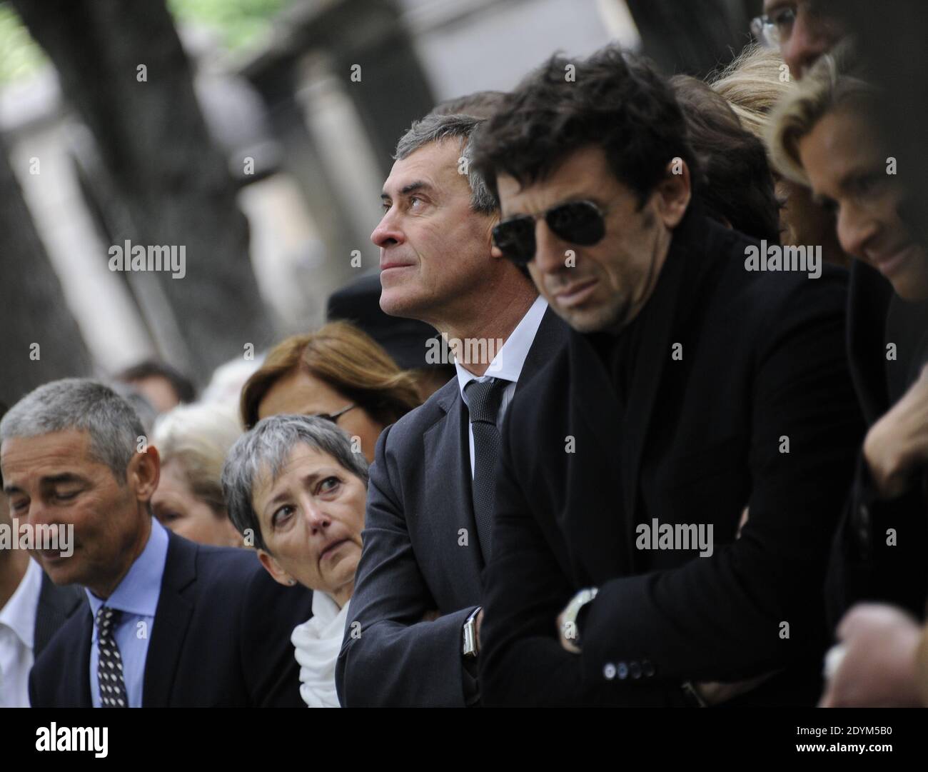 Jerome Cahuzac e Patrick Bruel assistono al servizio funerale di Guy Carcassonne al cimitero di Montmartre a Parigi, Francia, il 3 giugno 2013. Foto di Mousse-Wyters/ABACAPRESS.COM Foto Stock