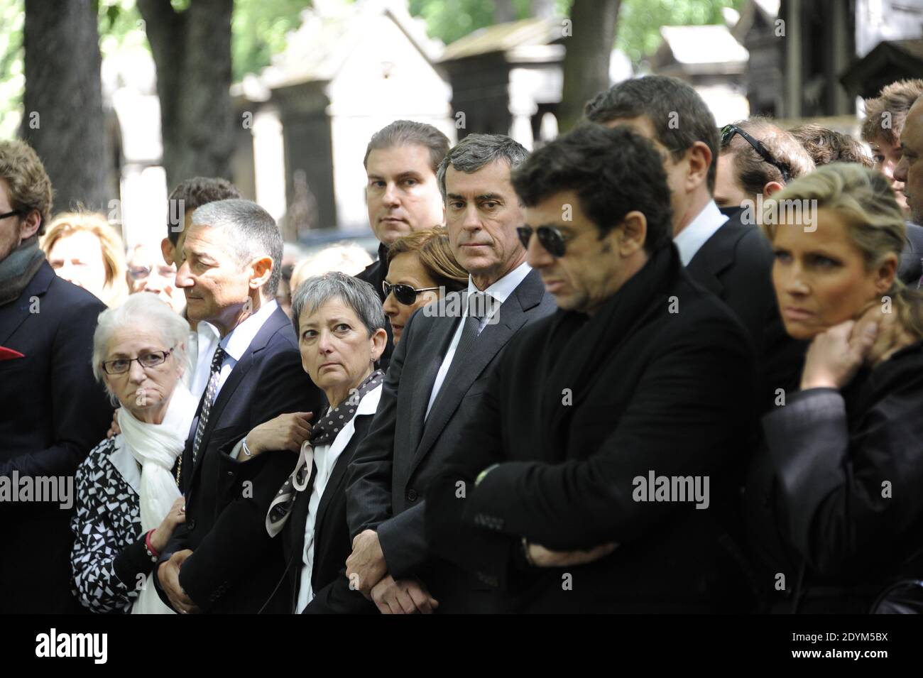 Jerome Cahuzac e Patrick Bruel assistono al servizio funerale di Guy Carcassonne al cimitero di Montmartre a Parigi, Francia, il 3 giugno 2013. Foto di Mousse-Wyters/ABACAPRESS.COM Foto Stock