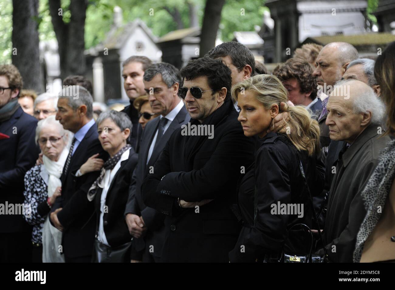 Jerome Cahuzac e Patrick Bruel assistono al servizio funerale di Guy Carcassonne al cimitero di Montmartre a Parigi, Francia, il 3 giugno 2013. Foto di Mousse-Wyters/ABACAPRESS.COM Foto Stock