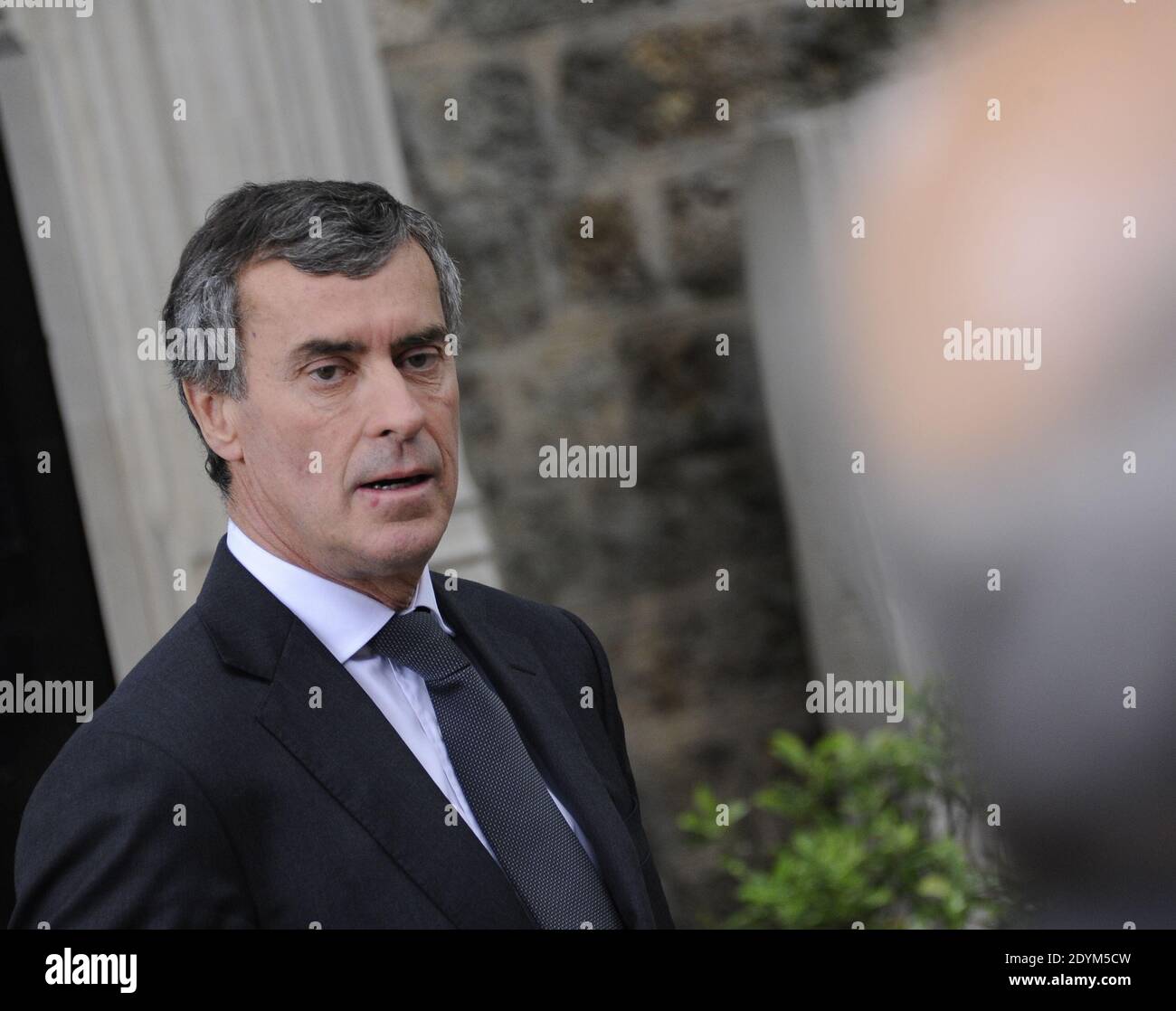 Jerome Cahuzac arriva al servizio funebre per Guy Carcassonne al cimitero di Montmartre a Parigi, Francia il 3 giugno 2013. Foto di Mousse-Wyters/ABACAPRESS.COM Foto Stock