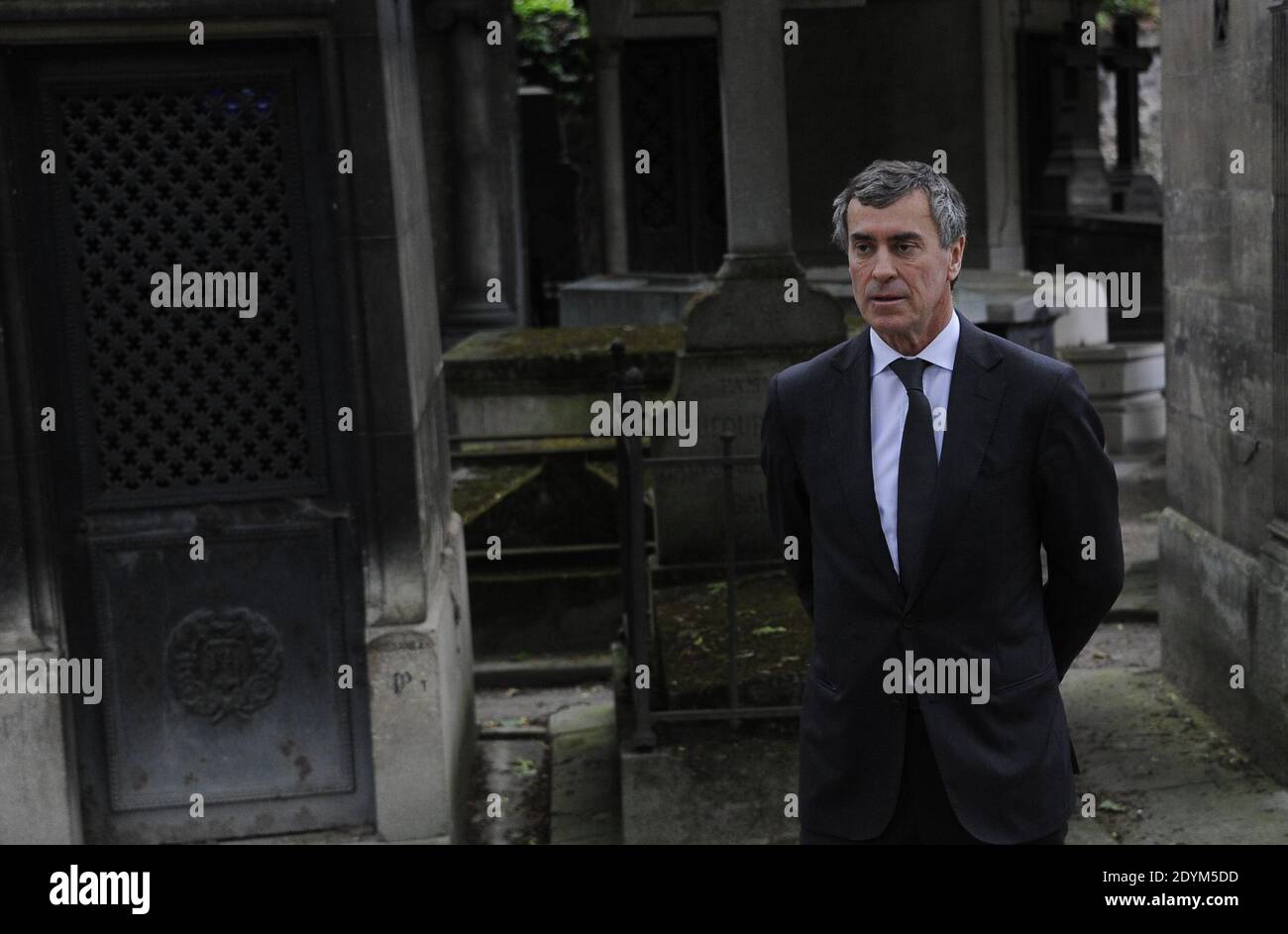 Jerome Cahuzac arriva al servizio funebre per Guy Carcassonne al cimitero di Montmartre a Parigi, Francia il 3 giugno 2013. Foto di Mousse-Wyters/ABACAPRESS.COM Foto Stock