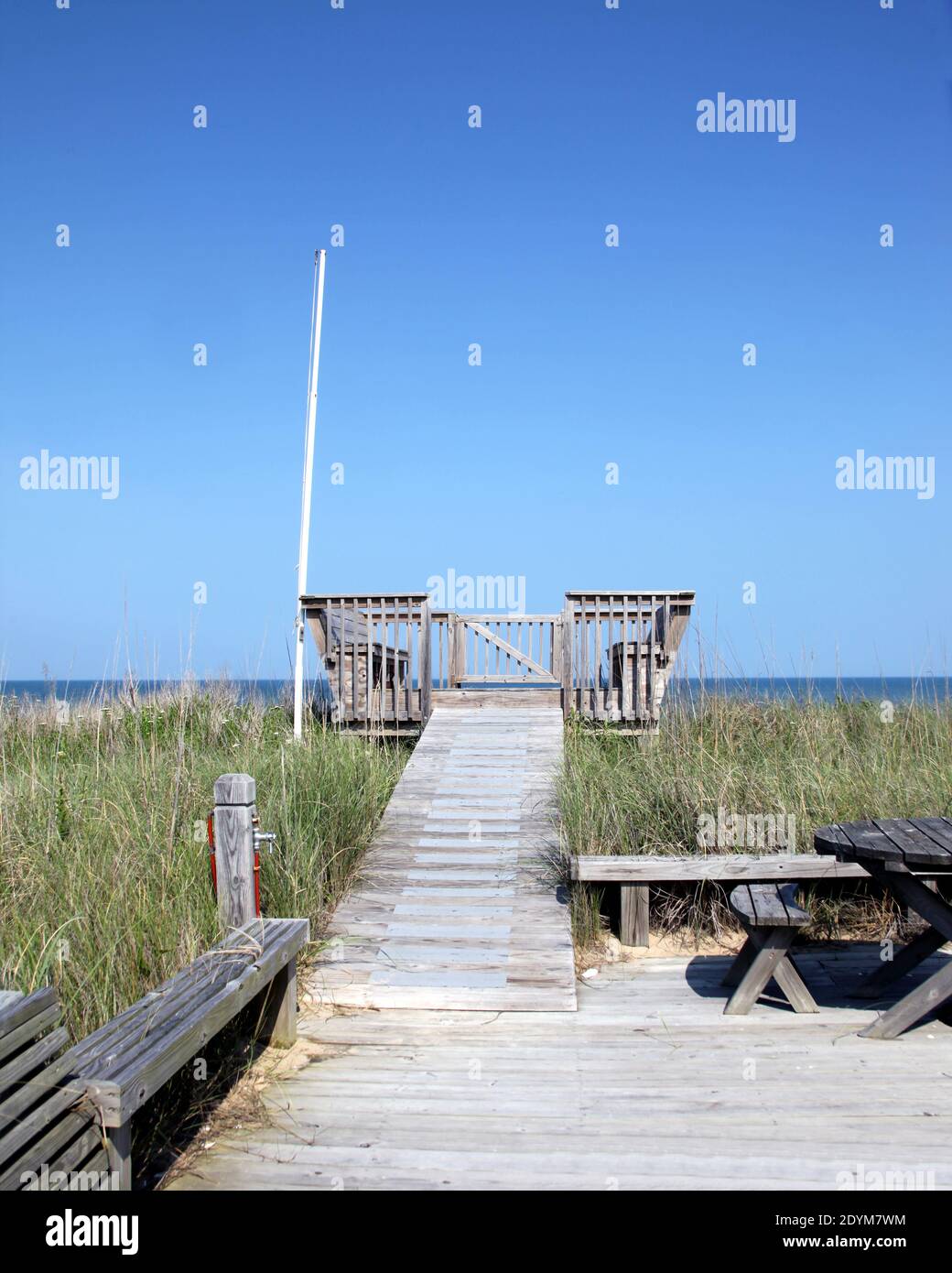 Piattaforma di osservazione in legno – Spiaggia Foto Stock