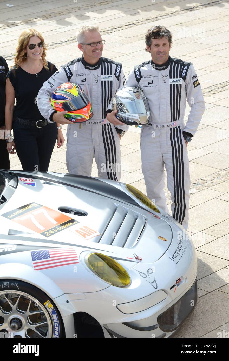 Porsche pose immagini e fotografie stock ad alta risoluzione - Alamy