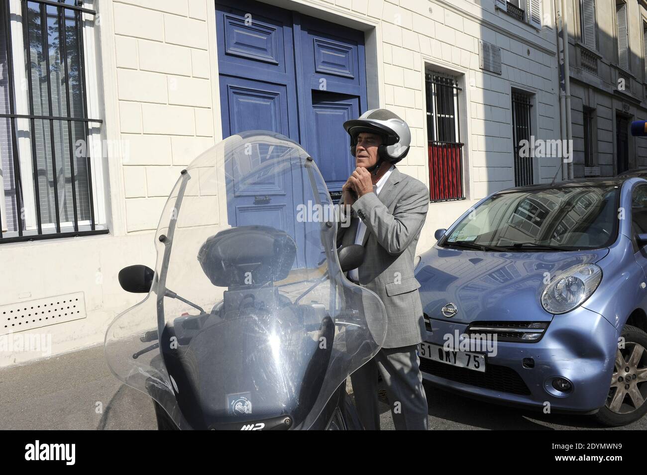 Jerome Cahuzac lascia casa prima della sua audizione all'Assemblea Nazionale questo pomeriggio a Parigi, in Francia, il 26 giugno 2013. Foto di Mousse/ABACAPRESS.COM Foto Stock