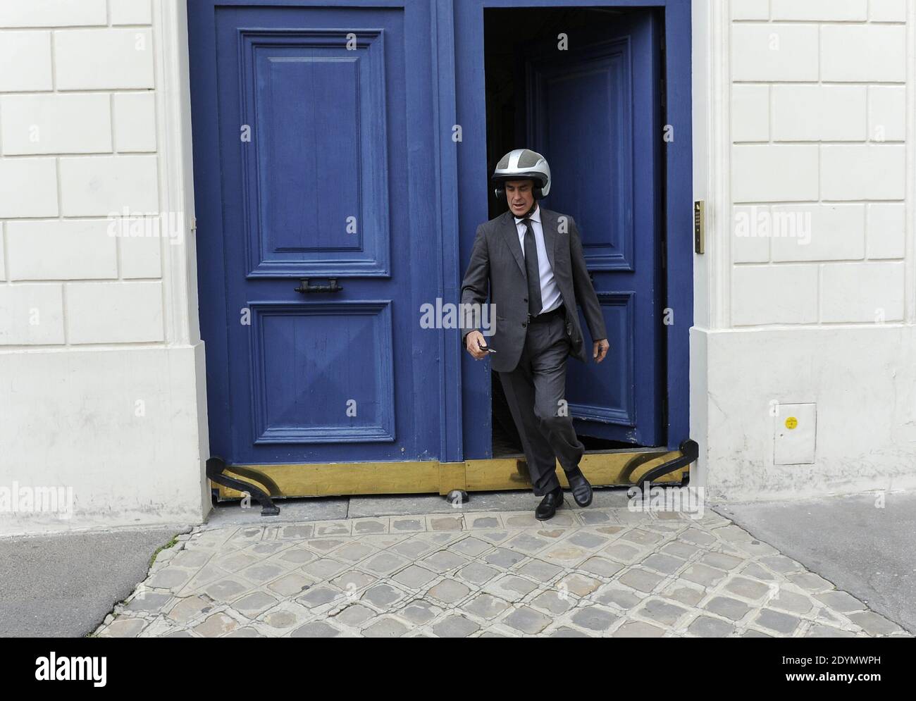 Jerome Cahuzac lascia casa prima della sua audizione all'Assemblea Nazionale questo pomeriggio a Parigi, in Francia, il 26 giugno 2013. Foto di Mousse/ABACAPRESS.COM Foto Stock