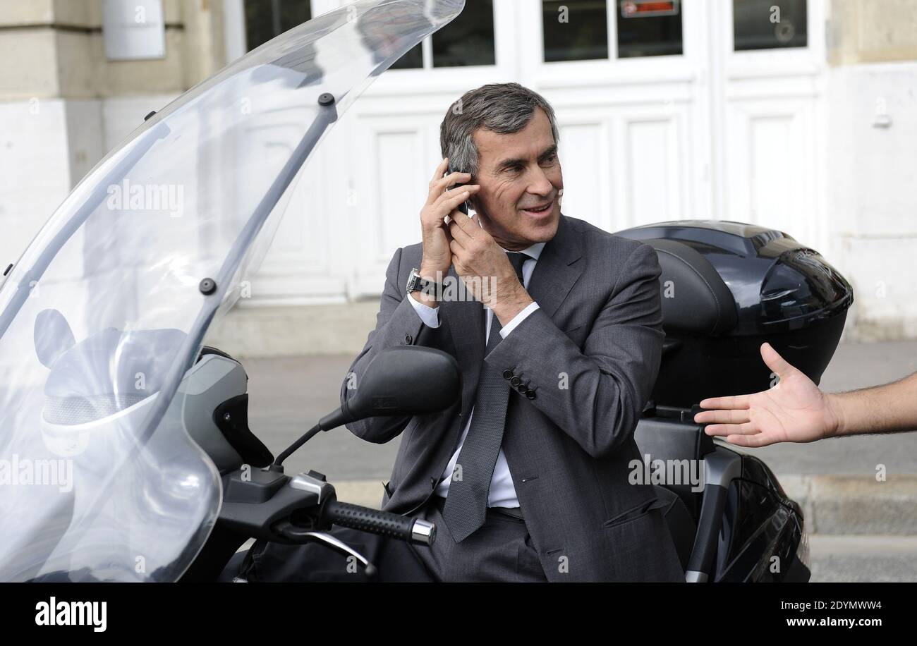 Jerome Cahuzac lascia casa prima della sua audizione all'Assemblea Nazionale questo pomeriggio a Parigi, in Francia, il 26 giugno 2013. Foto di Mousse/ABACAPRESS.COM Foto Stock
