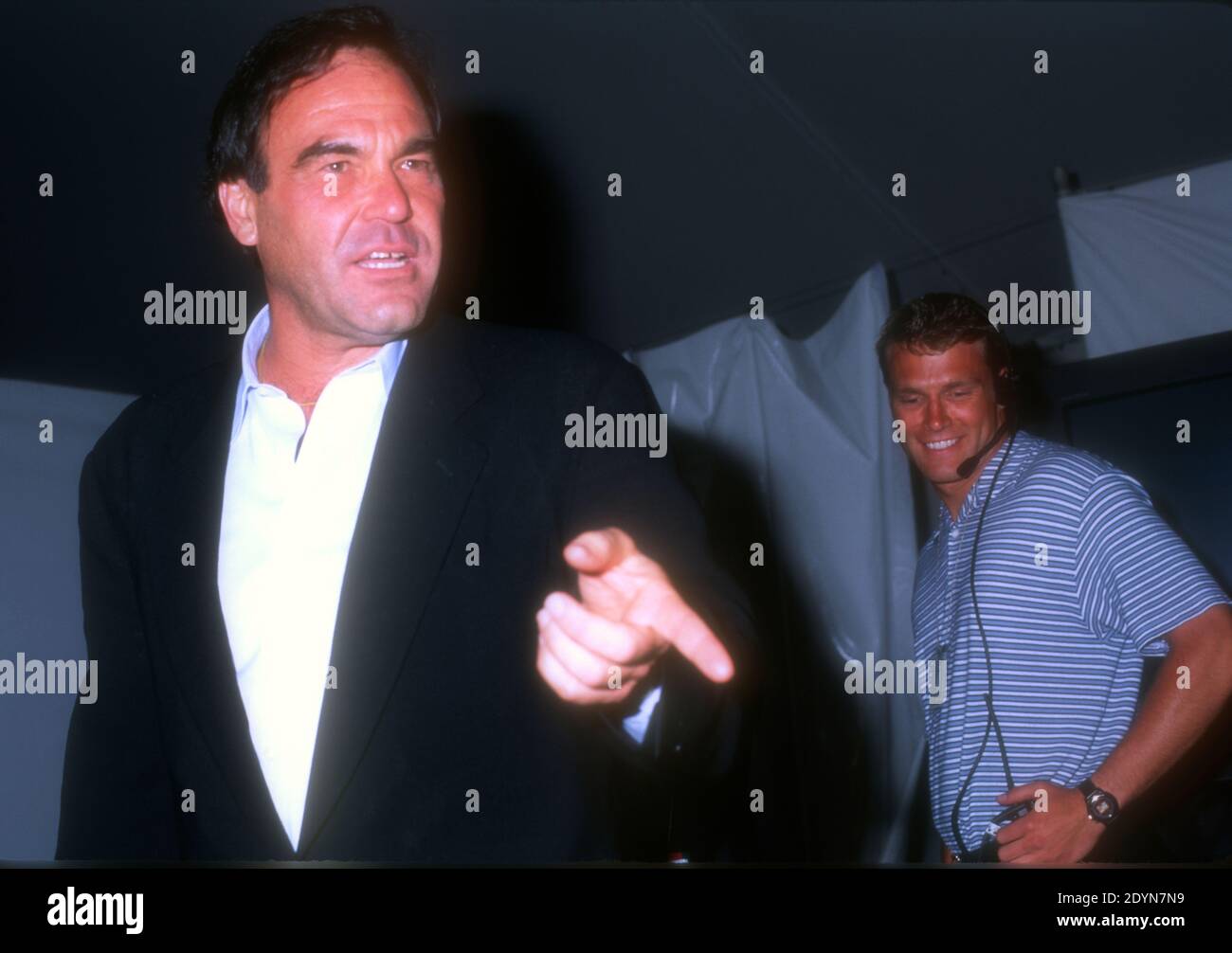 Universal City, California, USA 28 aprile 1996 il regista Oliver Stone partecipa ai 1996 successi VH1 all'Universal Amphitheatre il 28 aprile 1996 a Universal City, California, USA. Foto di Barry King/Alamy Stock foto Foto Stock