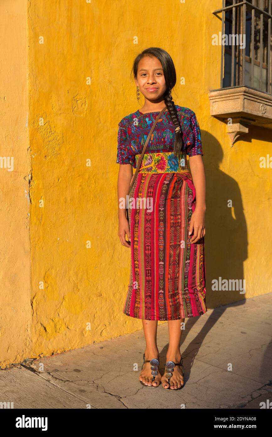 Antigua, Guatemala Ritratto della ragazza indigena Foto Stock