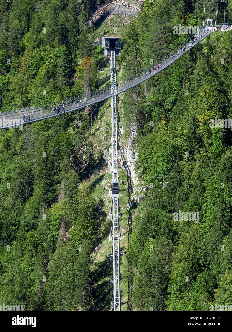 Ponte sospeso pedonale Highline179 e ascensore inclinato Ehrenberg Liner,  Reutte, Tirolo, Austria Foto stock - Alamy