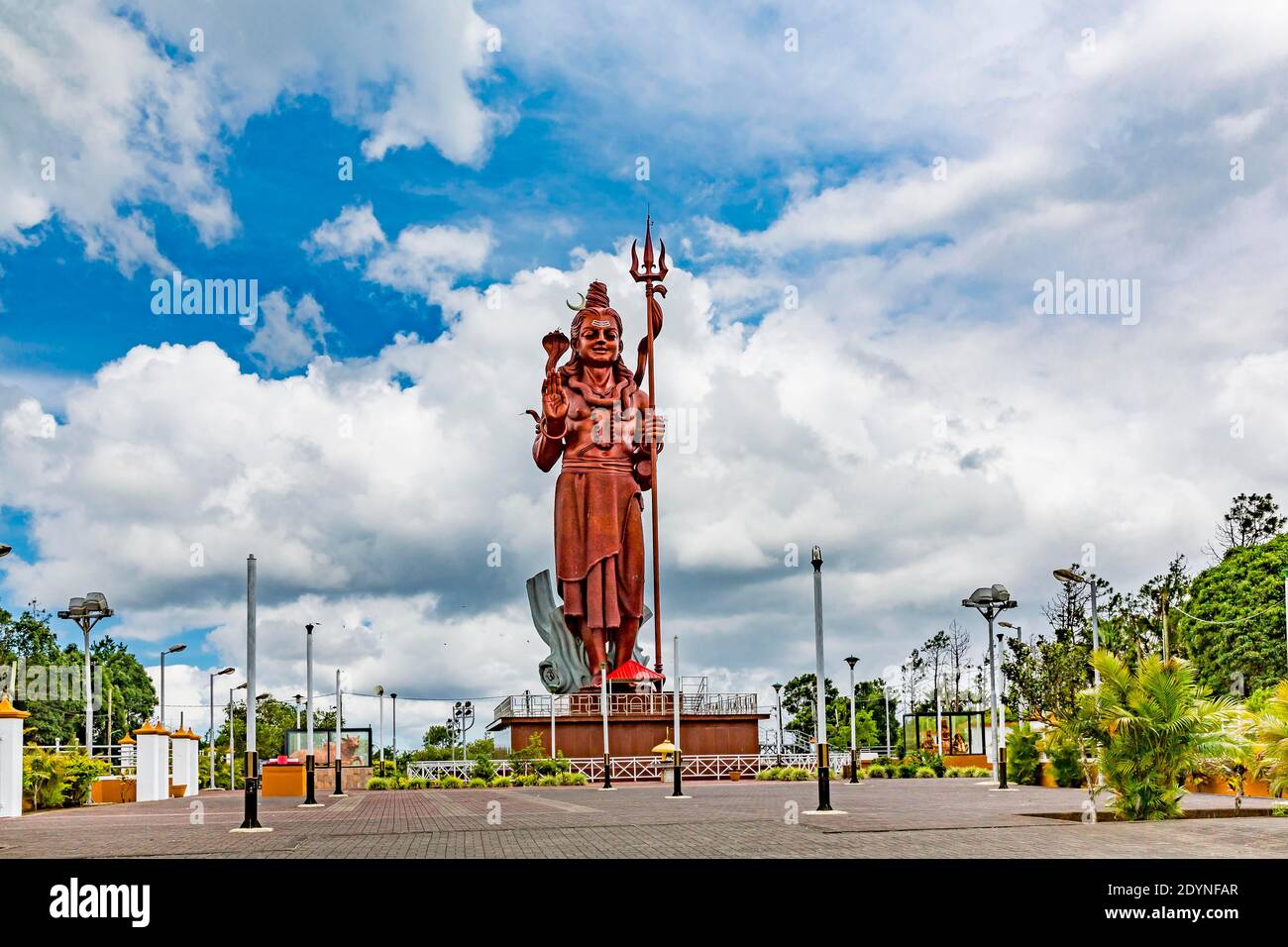 Statua monumentale di Shiva, personaggio di Dio indù, Tempio indù Signore Shiva, luogo del pellegrinaggio, Ganga Talao, Mauritius Foto Stock