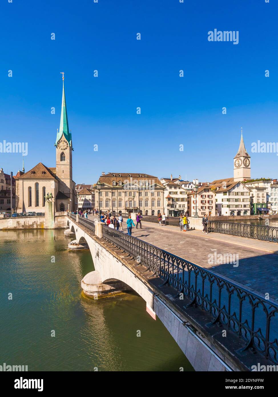 Ponte Minster sul Limmat, Fraumuenster, chiesa di San Pietro, Wuehre, città vecchia, vista città, Zurigo, Canton Zurigo, Svizzera Foto Stock