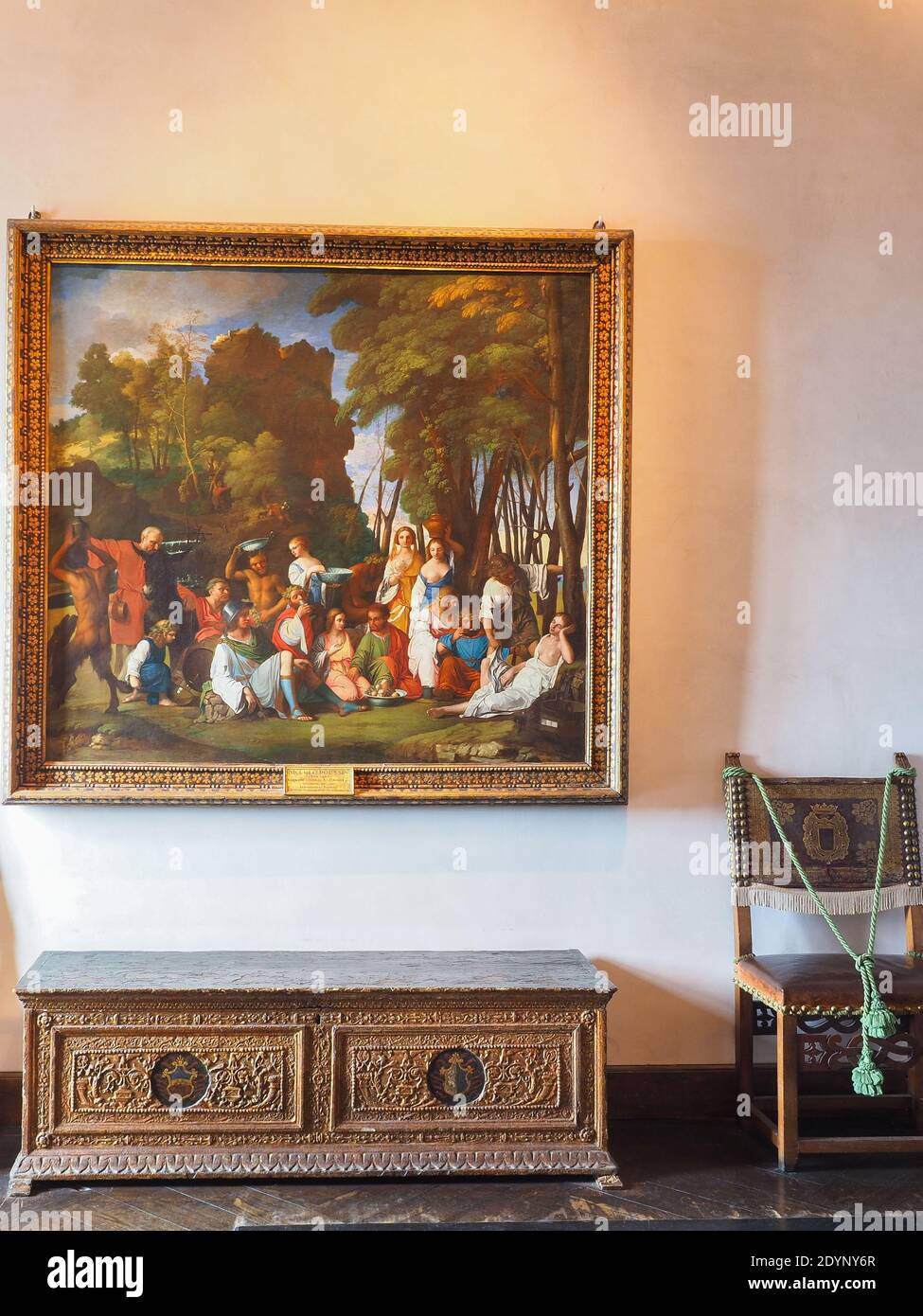 Sedia Rinascimentale Dipinto di Niccolo Poussin, scatola e sedia d'epoca nella sala ...