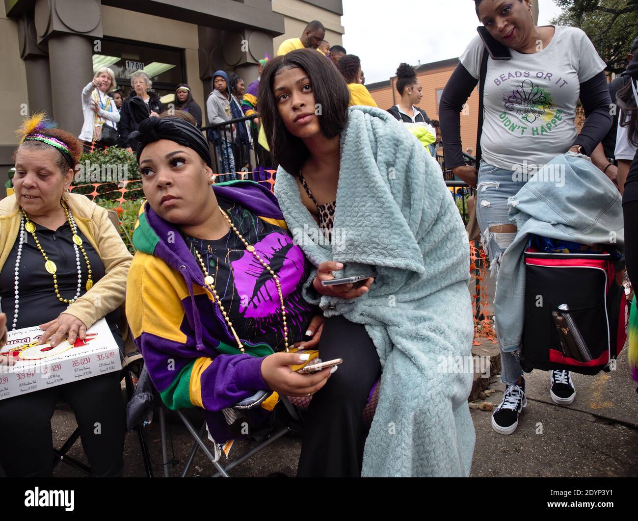 New Orleans, Louisiana, USA - 25 febbraio 2020: La gente celebra il Mardi Gras durante la tradizionale parata di Zulu, una delle principali parate cittadine. Foto Stock