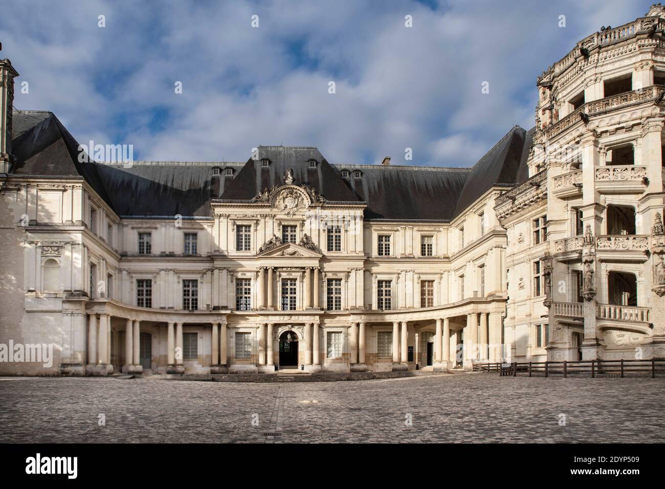 façade di Blois Castello sulle rive della Loira In Francia Foto Stock