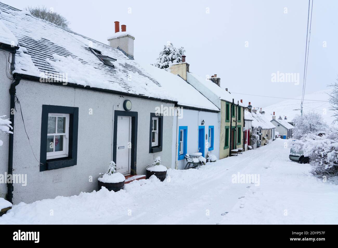 LeadHills, Scozia, Regno Unito. 27 dicembre 2020. La neve alta cade sul secondo villaggio più alto della Scozia, Leadhills, nel Lanarkshire meridionale. Iain Masterton/Alamy Live News Foto Stock