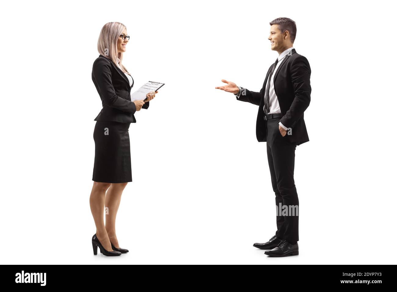 Foto profilo a lunghezza intera di uomo e donna professionale che hanno una conversazione isolata su sfondo bianco Foto Stock