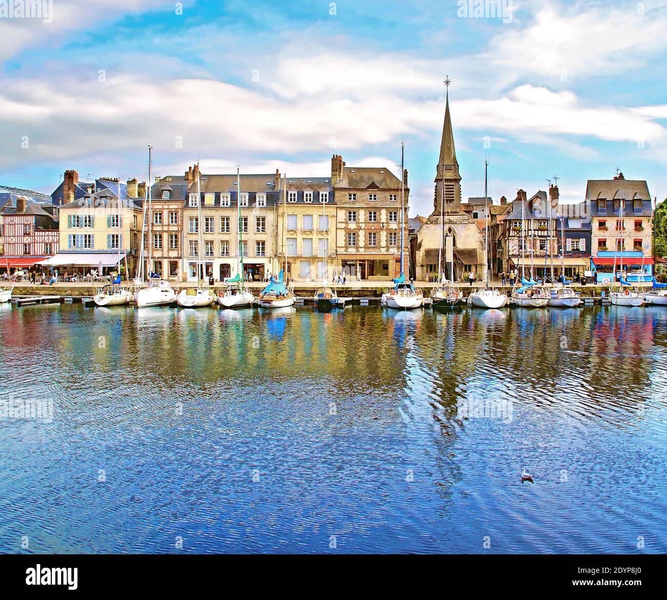 Quays e le case del porto di Honfleur, Normandia, Francia. Foto Stock