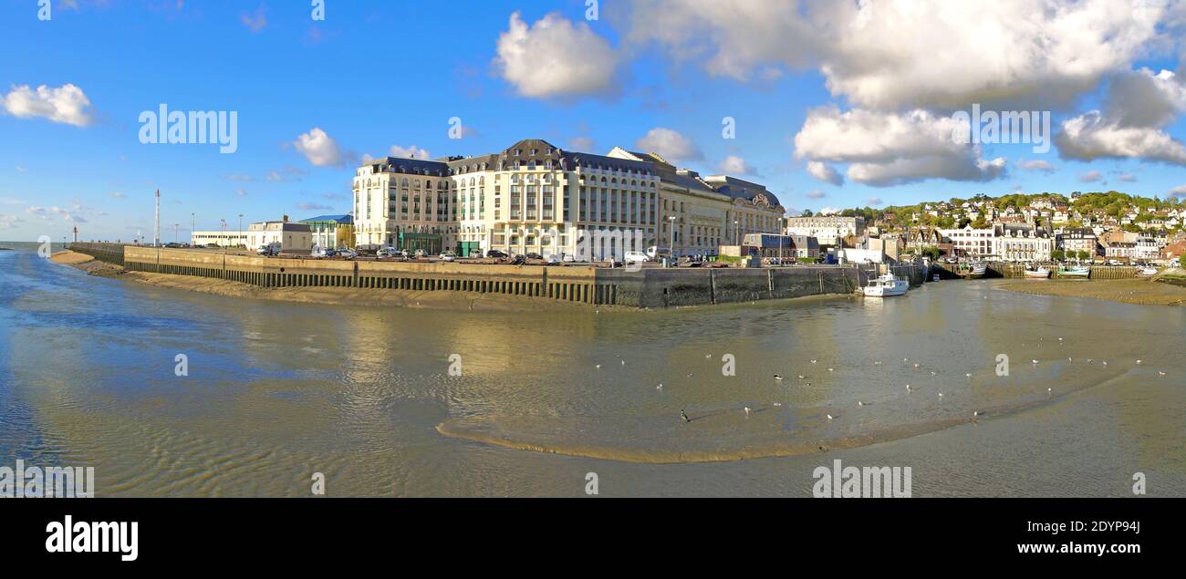 La città di Trouville vicino a Deauville, Normandia, Francia. Foto Stock