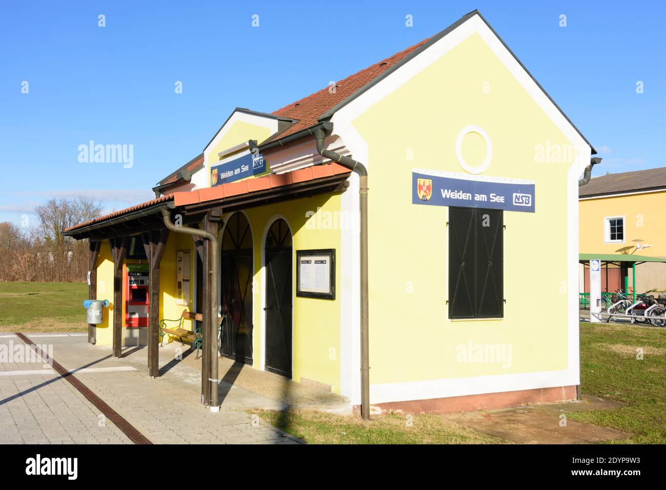 Weiden am See: Stazione ferroviaria Weiden am See alla linea Neusiedler Seebahn a Neusiedler See (Lago Neusiedl), Burgenland, Austria Foto Stock