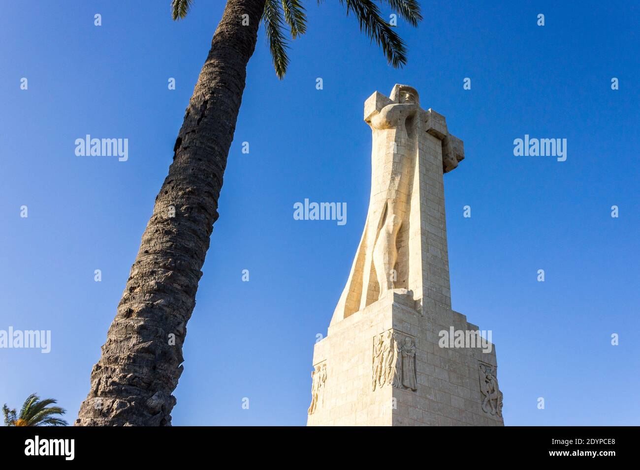 Huelva, Spagna. Il Monumento alla scoperta della fede (Monumento a la Fe Descubridora), un memoriale a Cristoforo Colombo e alla scoperta dell'America Foto Stock