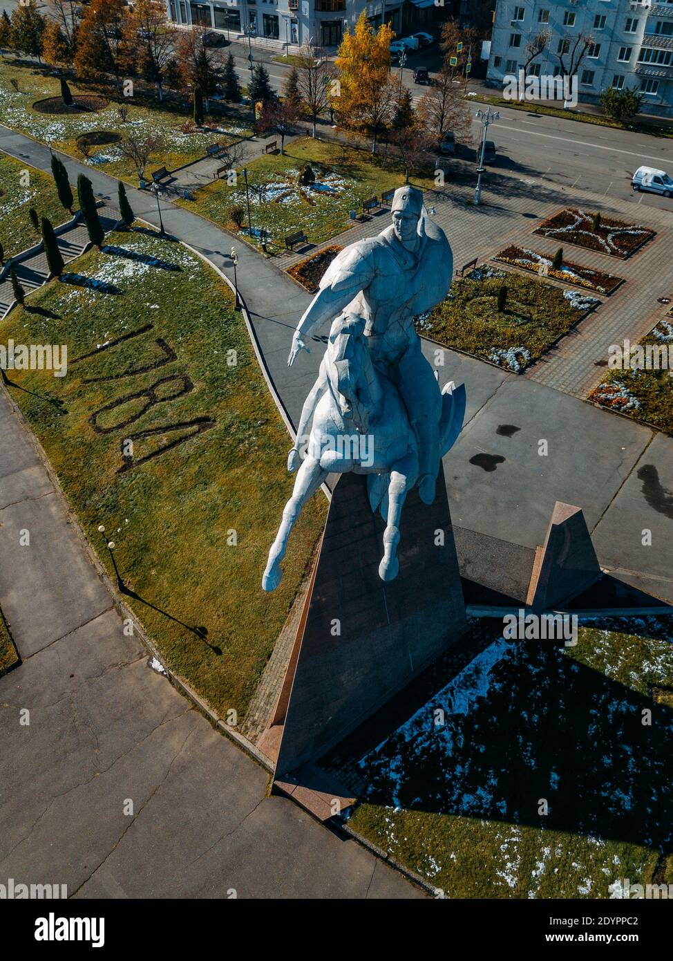 Russia, Vladikavkaz - Novembre 04, 2019: Monumento di Issa Pliev. Militare sovietica leader, il generale dell esercito a cavallo. Foto Stock
