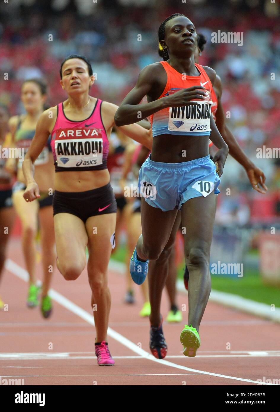 Francine Niyonsaba del Burundi durante gli 800 metri delle donne all'incontro di atletica della IAAF Diamond League allo Stade de France a Saint-Denis, vicino a Parigi, Francia, il 6 luglio 2013. Foto di Christian Liegi/ABACAPRESS.COM Foto Stock