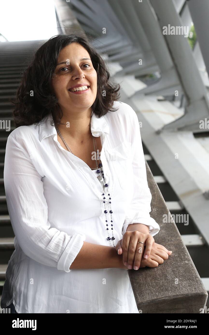 Myriam El Khomri, portavoce del candidato del Partito socialista alle elezioni mayorali di Parigi del 2014, Anne Hidalgo, si pone a Parigi il 11 luglio 2013. Foto di Stephane Lemouton/ABACAPRESS.COM Foto Stock