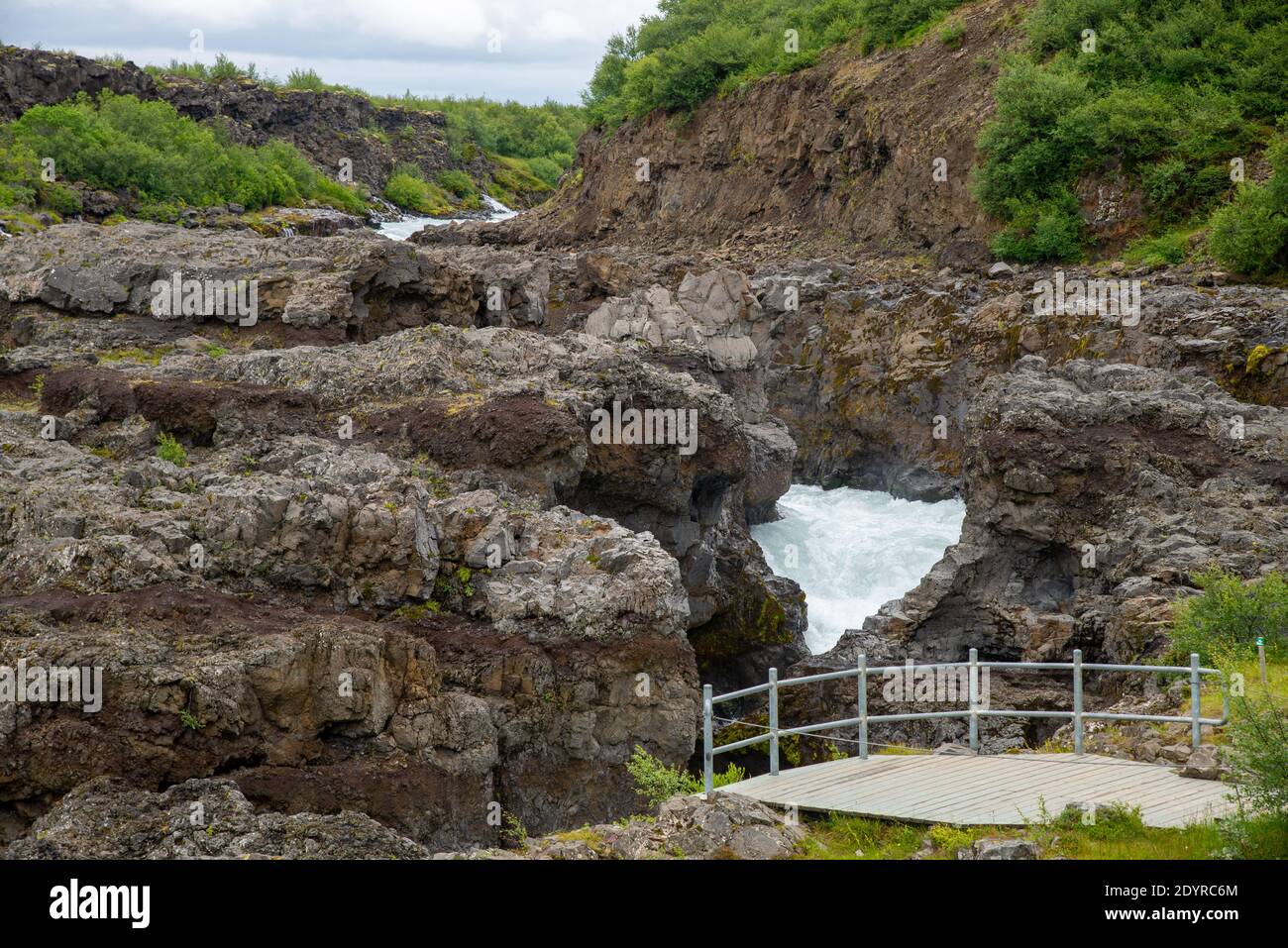 Cascata di Hraunfossar sull'Islanda Foto Stock