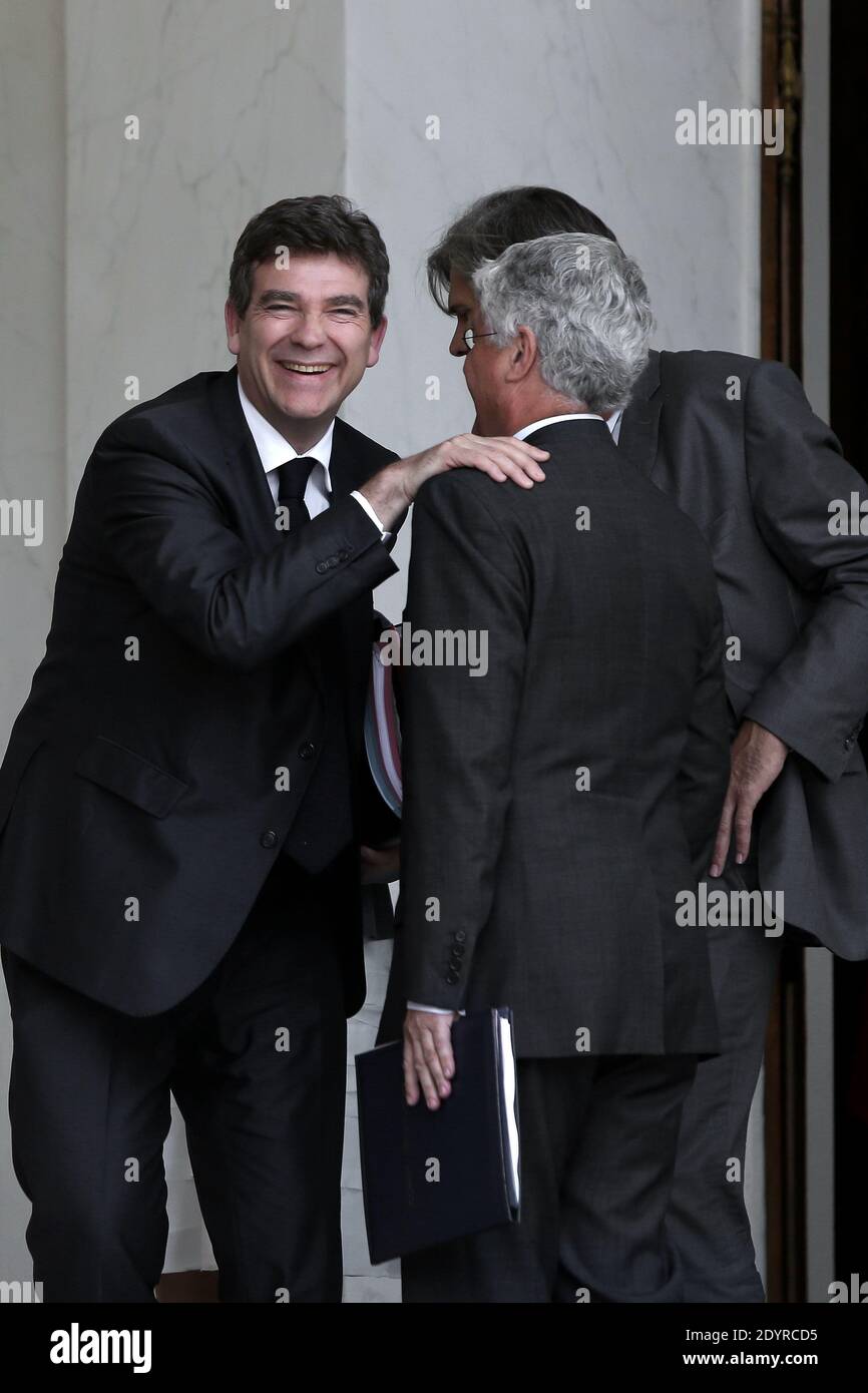 Il Ministro francese per la ripresa industriale Arnaud Montebourg, il Ministro francese per l'Ecologia, lo sviluppo sostenibile e l'energia, Philippe Martin e il Ministro francese dell'Agricoltura Stephane le foll lasciano il palazzo presidenziale Elysee dopo la riunione settimanale del gabinetto, a Parigi, in Francia, il 17 luglio 2013. Foto di Stephane Lemouton/ABACAPRESS.COM Foto Stock