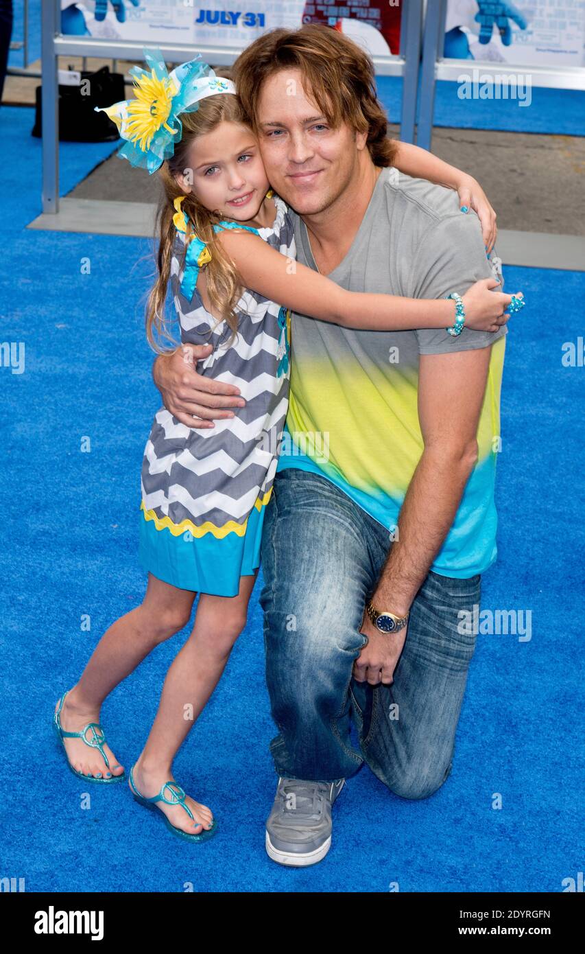 Larry Birkhead e Dannielynn Marshall partecipano alla prima di Los Angeles di "The Smurfs 2" al Regency Village Theatre di Los Angeles, CA, USA, il 28 luglio 2013. Foto di Lionel Hahn/ABACAPRESS.COM Foto Stock