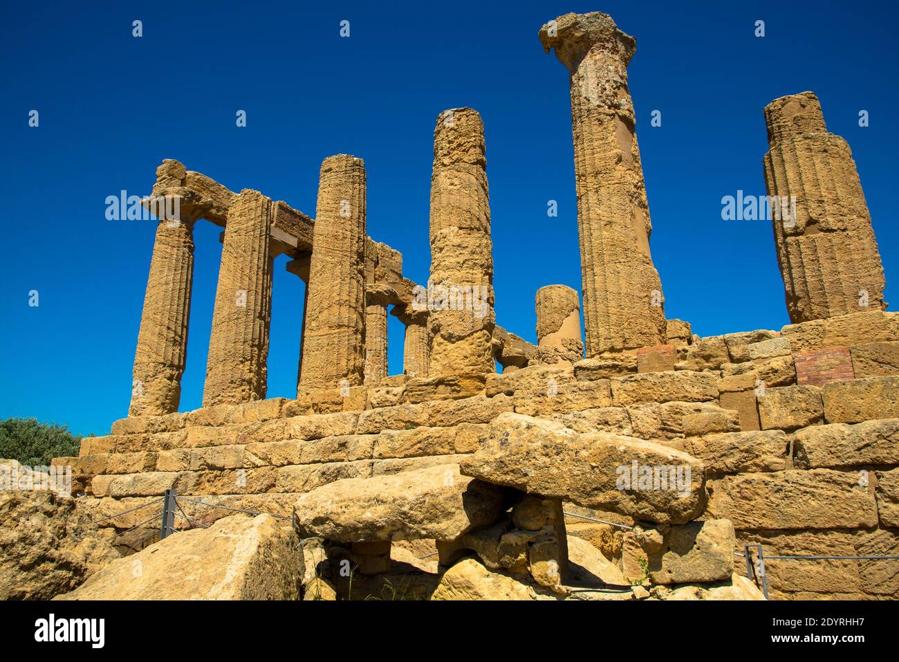 Rovine del Tempio di Giunone nella Valle dei templi di Agrigento, Sicilly, Italia Foto Stock