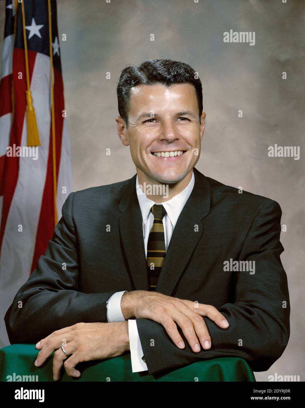 Charles Arthur Bassett II, Major, USAF, (1931 – 28 febbraio 1966) ingegnere elettrico americano e pilota di prova dell'aeronautica degli Stati Uniti. Fu selezionato come astronauta della NASA nel 1963 e fu assegnato a Gemini 9. Morì in un incidente aereo durante l'allenamento per il suo primo volo spaziale. È un memoriale Foto Stock