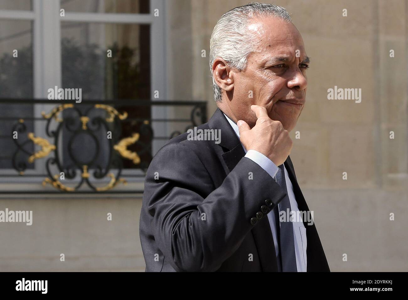 Il Ministro per i territori d'oltremare Victorin Lurel lascia il Palazzo presidenziale Elysee dopo la riunione settimanale del gabinetto, a Parigi, in Francia, il 02 2013 agosto. Foto di Stephane Lemouton/ABACAPRESS.COM Foto Stock