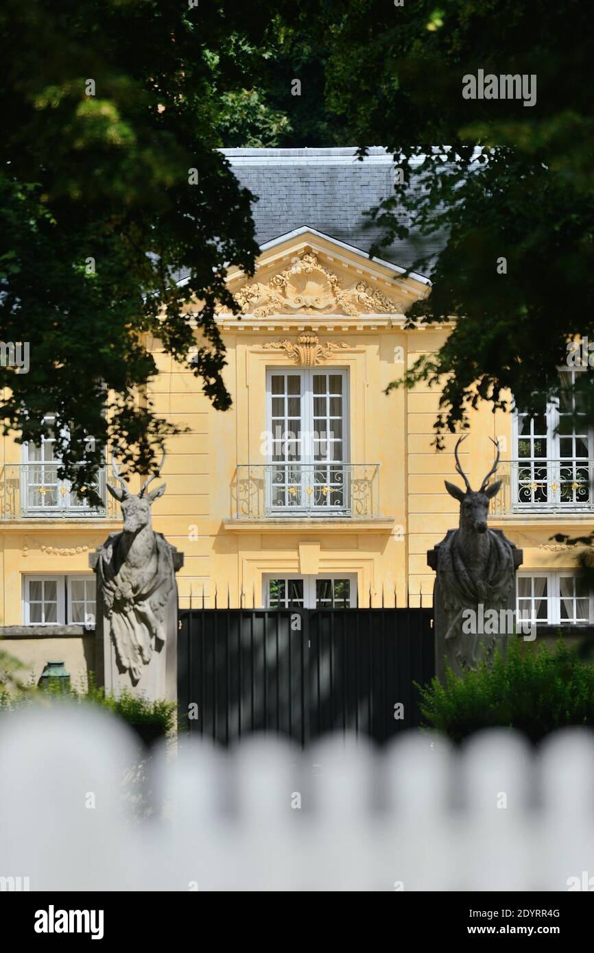 Vista del Pavillon de la Lanterne a Versailles, Francia il 13 agosto 2013.  il presidente francese Francois Hollande trascorrerà le sue vacanze estive  in questo ex padiglione di caccia vicino al castello