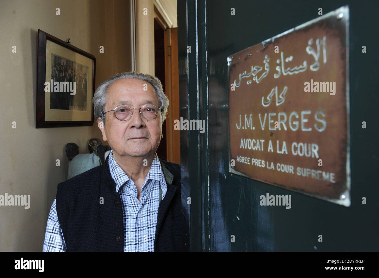 L'avvocato francese Jacques Verges ha visto nel suo ufficio a Parigi, in Francia, il 9 settembre 2010. Foto di Ammar Abd Rabbo/ABACAPRESS.COM Foto Stock