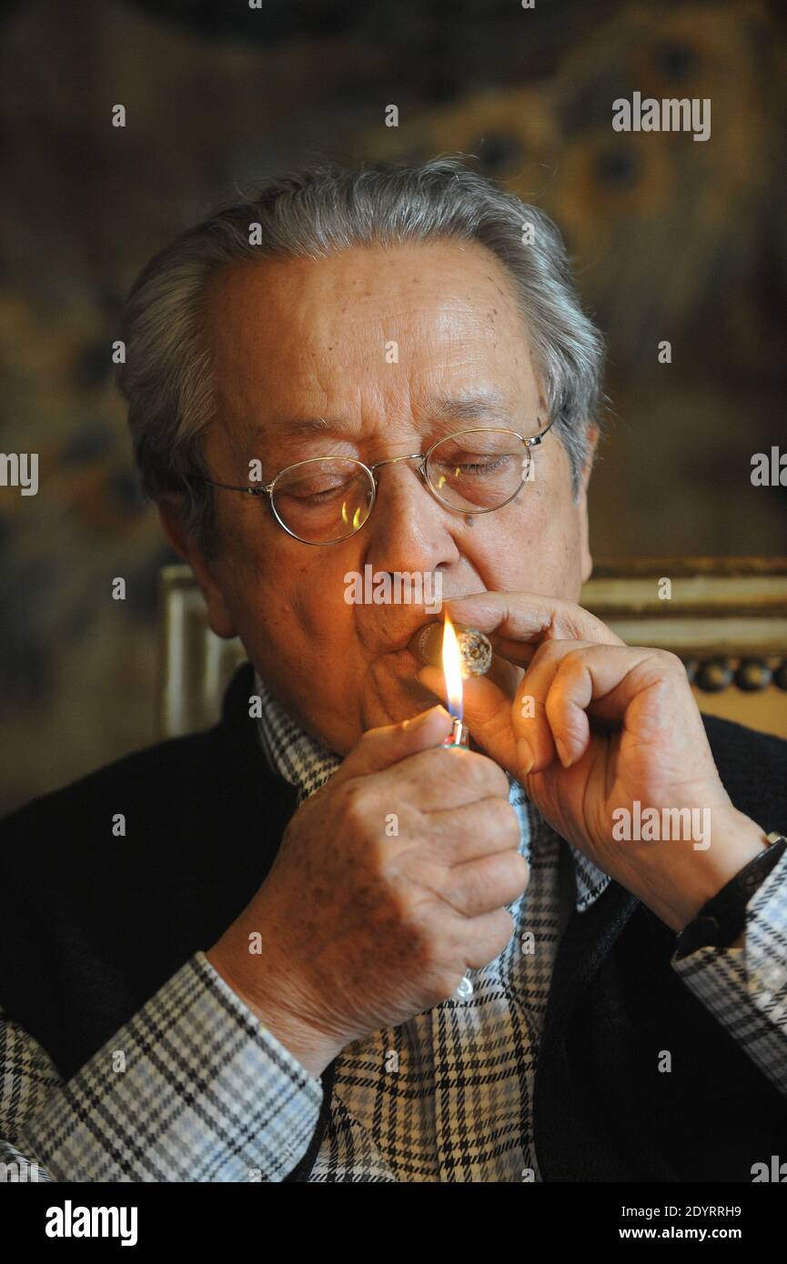 L'avvocato francese Jacques Verges ha visto nel suo ufficio a Parigi, in Francia, il 9 settembre 2010. Foto di Ammar Abd Rabbo/ABACAPRESS.COM Foto Stock