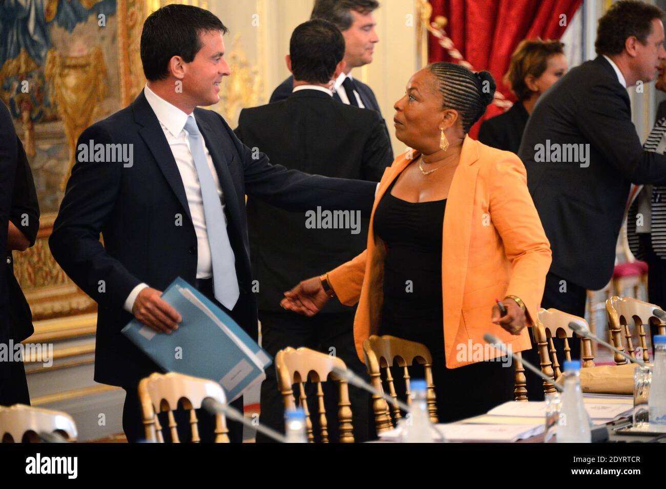 Manuel Valls e Christiane Taubira durante un seminario con membri del governo sulla loro visione della "Francia in dieci anni" al Palais de l’Elysee di Parigi, Francia, il 19 2013 agosto. Foto di Nicolas Briquet/ABACAPRESS.COM Foto Stock