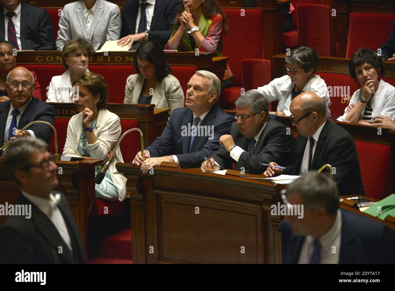 Il Ministro del lavoro Michel sapin, il Ministro degli Affari sociali e della Sanità Marisol Touraine, il primo Ministro Jean-Marc Ayrault, Alain Vidalis e il Ministro della Difesa Jean-Yves le Drian hanno partecipato ad un dibattito su un intervento militare in Siria all'Assemblea Nazionale di Parigi, il 4 settembre 2013. Foto di Mousse/ABACAPRESS.COM Foto Stock