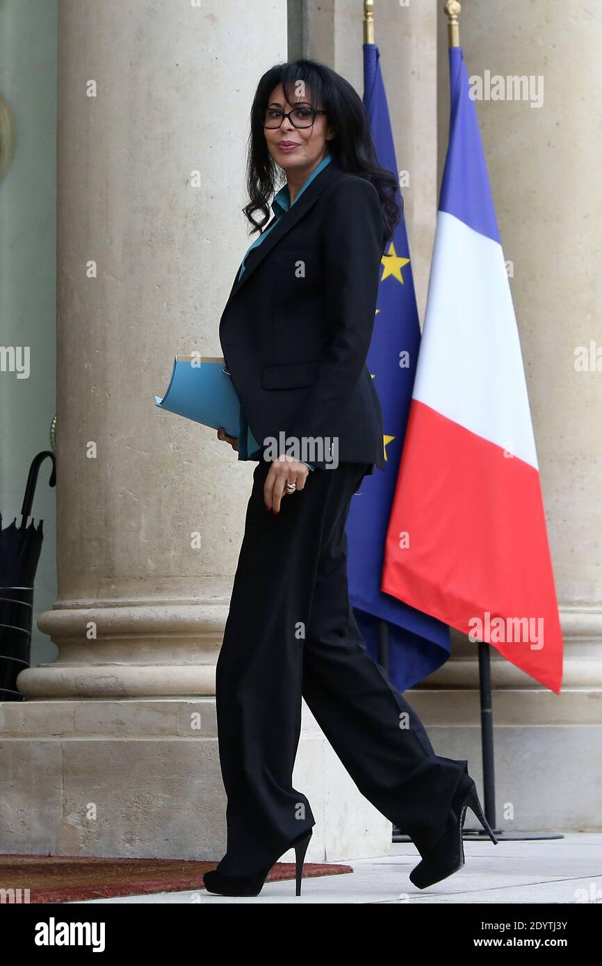Il Ministro per la vita all'estero e la Francofonia Yamina Benguigui arriva al Palazzo presidenziale Elysee per l'incontro settimanale del gabinetto, a Parigi, in Francia, il 11 settembre 2013. Foto di Stephane Lemouton/ABACAPRESS.COM Foto Stock