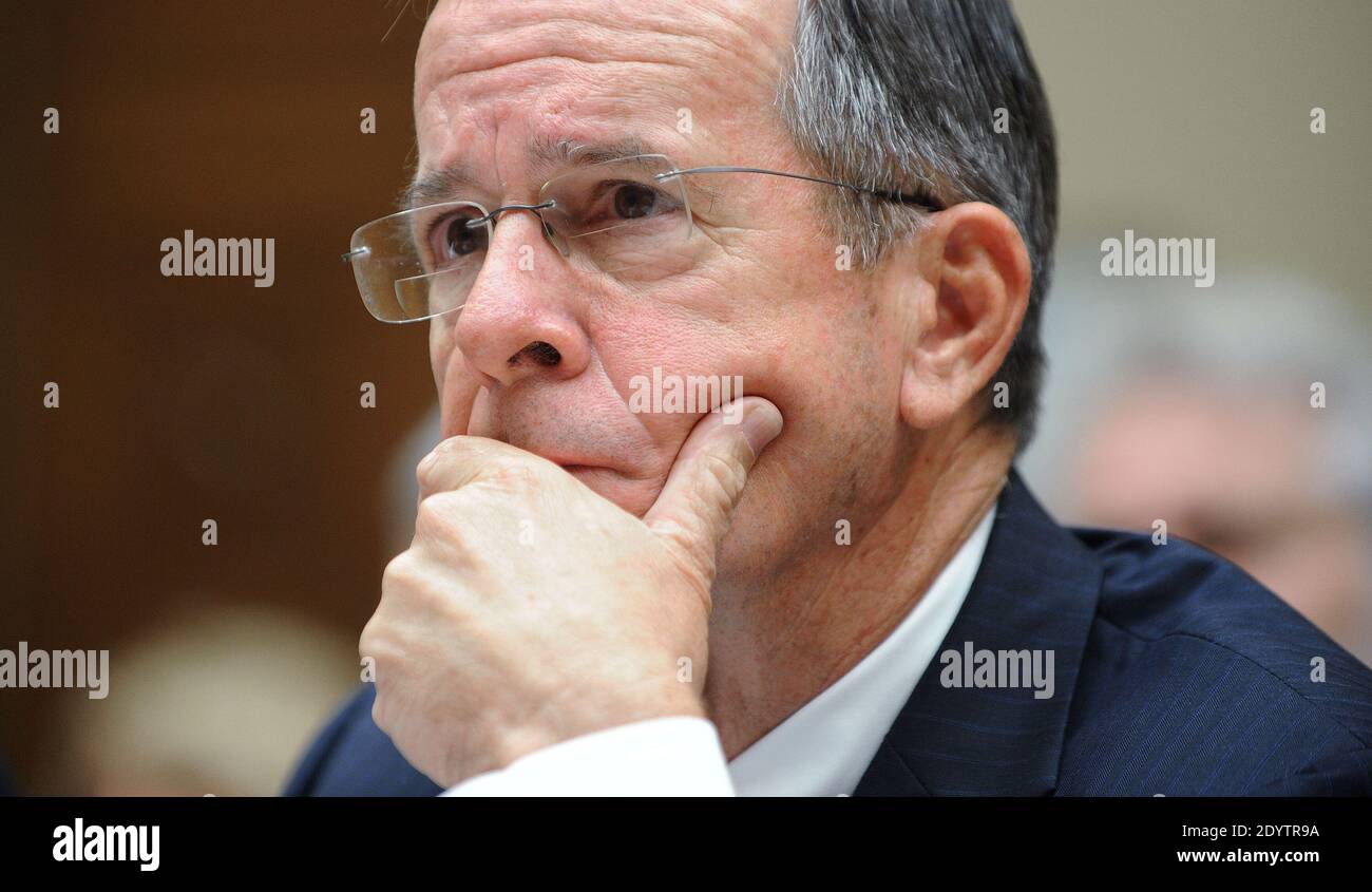 Navy in pensione ADM. Michael Mullen testimonia di un'audizione sugli attentati di Bengasi a Washington, DC, USA, il 19 settembre 2013. Foto di Olivier Douliery/ABACAPRESS.COM Foto Stock