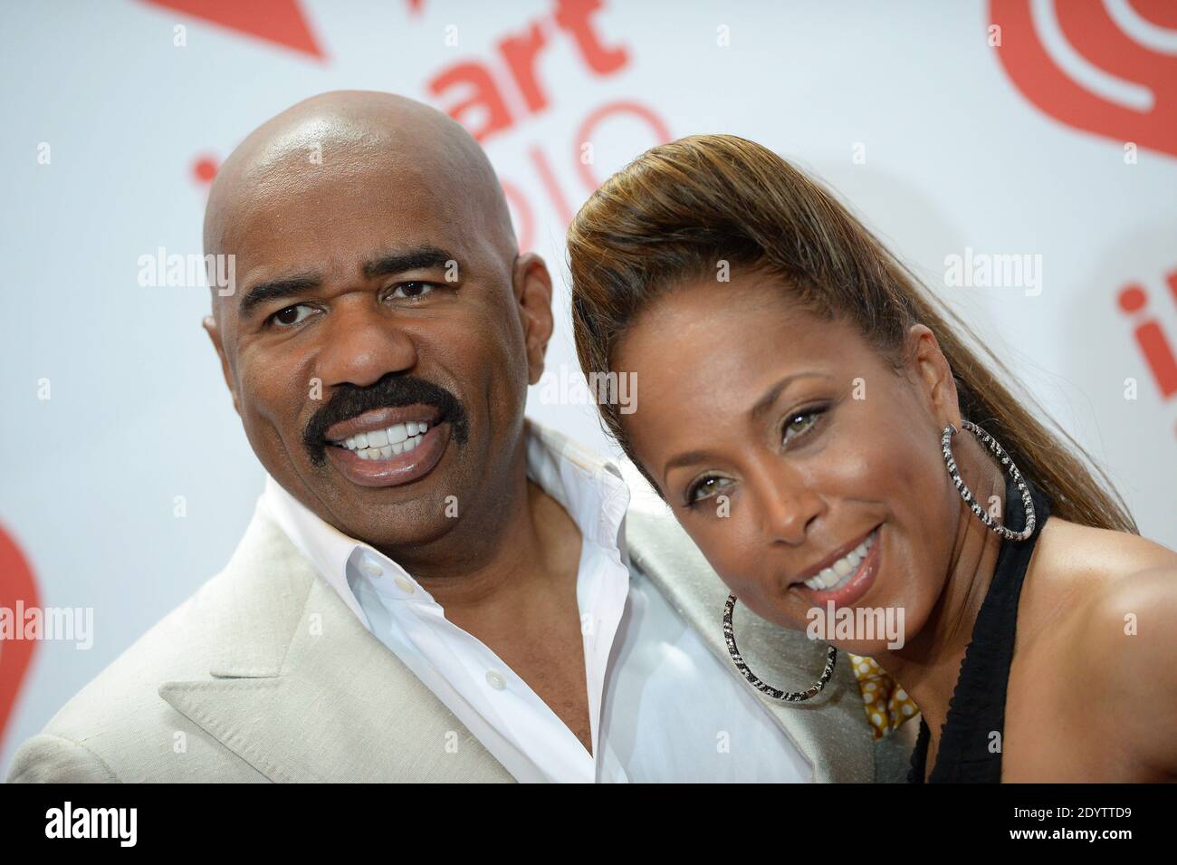 Steve Harvey e la moglie Marjorie Bridges si pongono nella sala stampa del 2013 iHeartRadio Music Festival alla MGM Grand Arena di Las Vegas, NV, USA, il 20 settembre 2013. Foto di Lionel Hahn/ABACAPRESS.COM Foto Stock