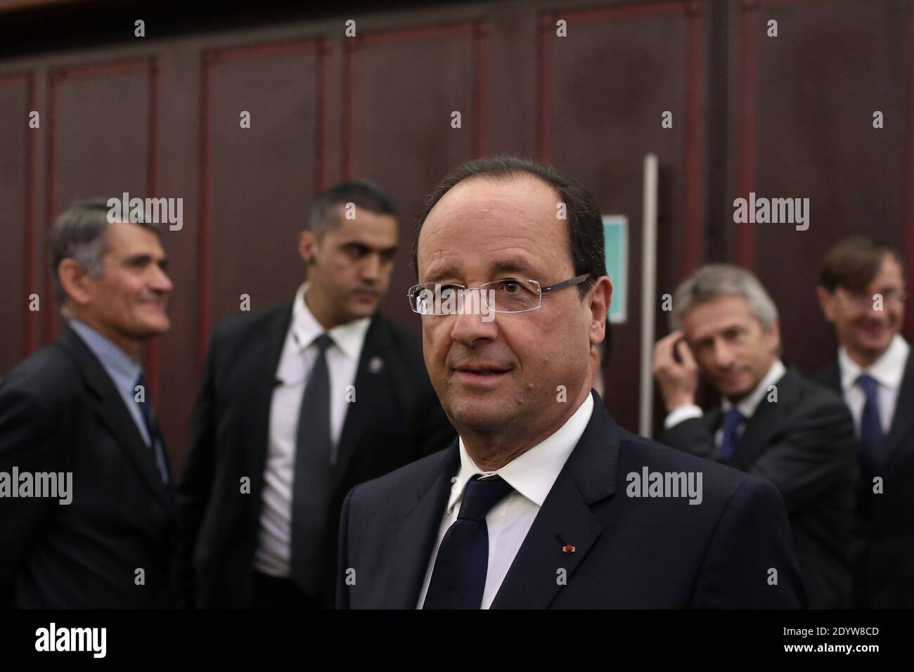 Il presidente francese Francois Hollande partecipa a un incontro con funzionari regionali e imprenditori a Cherbourg, nella Francia nordoccidentale, il 30 settembre 2013. Foto di Stephane Lemouton/ABACAPRESS.COM Foto Stock