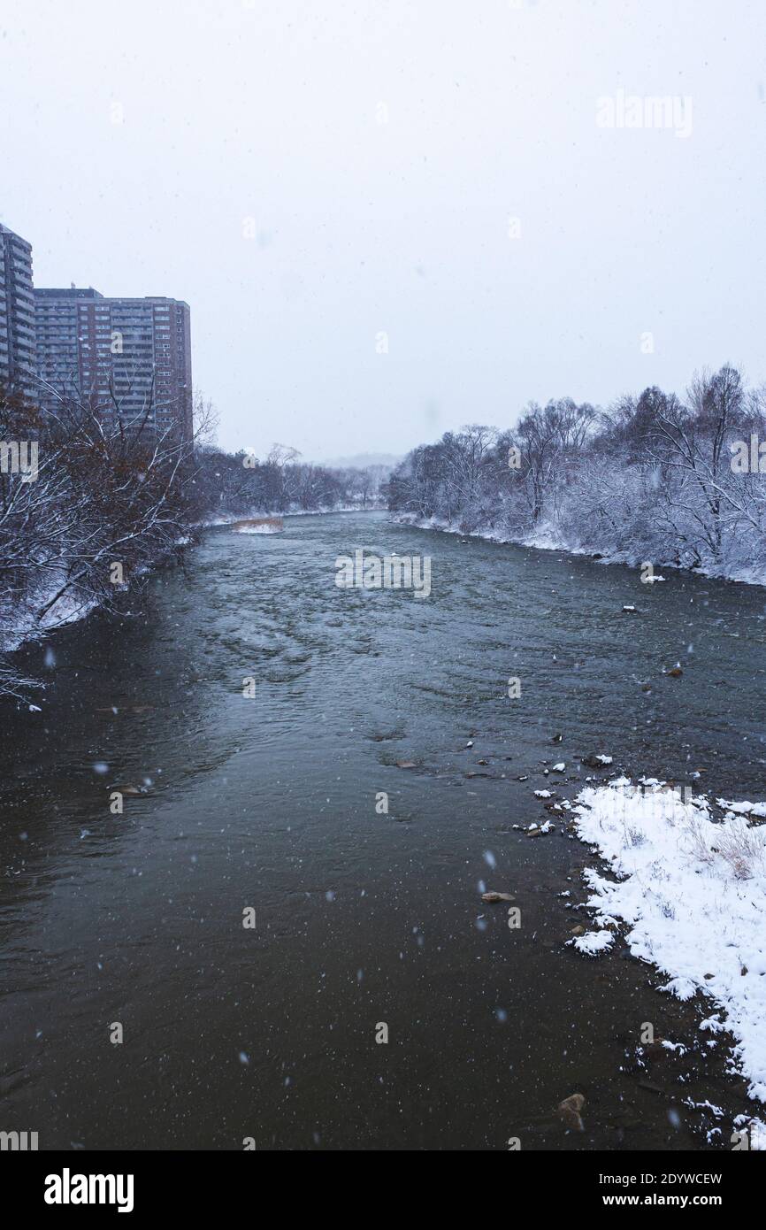 Vista sulla neve lungo il fiume Humber Foto Stock