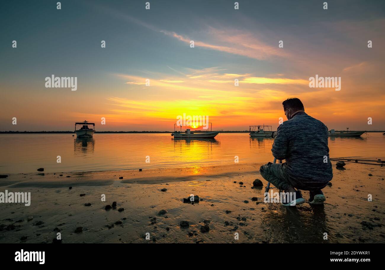 Splendida vista sull'alba in Dammam Corniche Arabia Saudita. Foto Stock