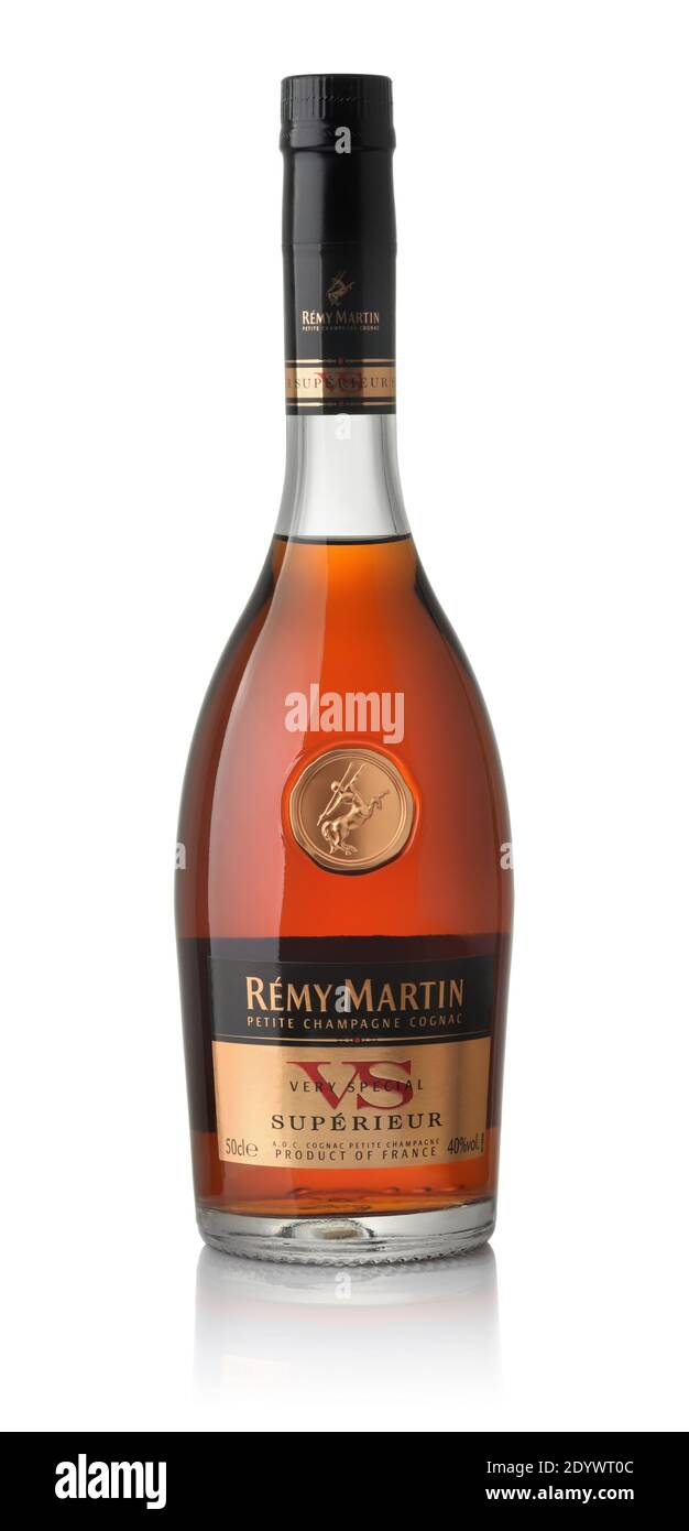 Samara, Russia - Novembre 2020. Prodotto della bottiglia del cognac Remy Martin VS isolata su bianco Foto Stock