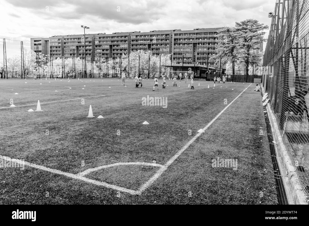 trieste, 28 aprile 2018, luogo di calcio vicino al complesso abitativo ater, rozzol melara, registrazione a infrarossi Foto Stock