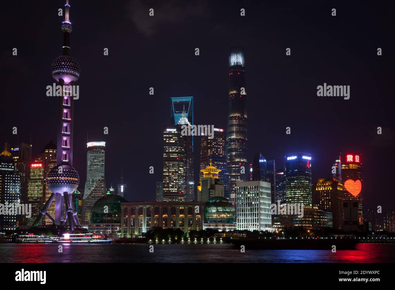 Vista notturna di Pudong dal Bund, Shanghai Foto Stock