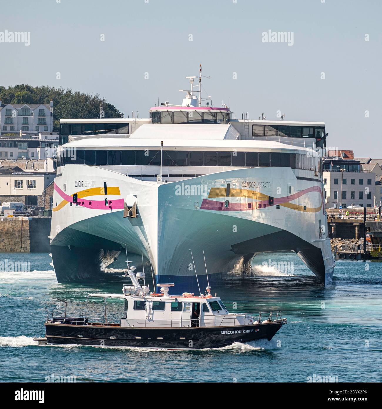 Traghetto passeggeri Condor Liberation in arrivo a St Peter Port Guernsey Foto Stock